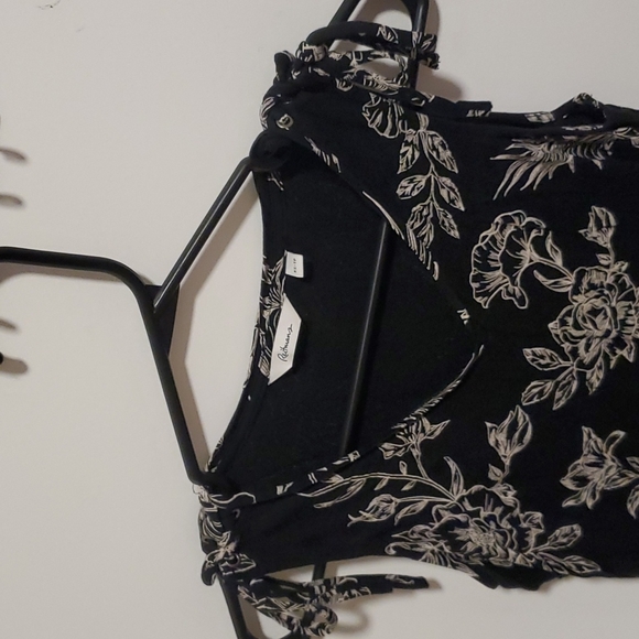 Black Floral Print Tank Top - Picture 2 of 4